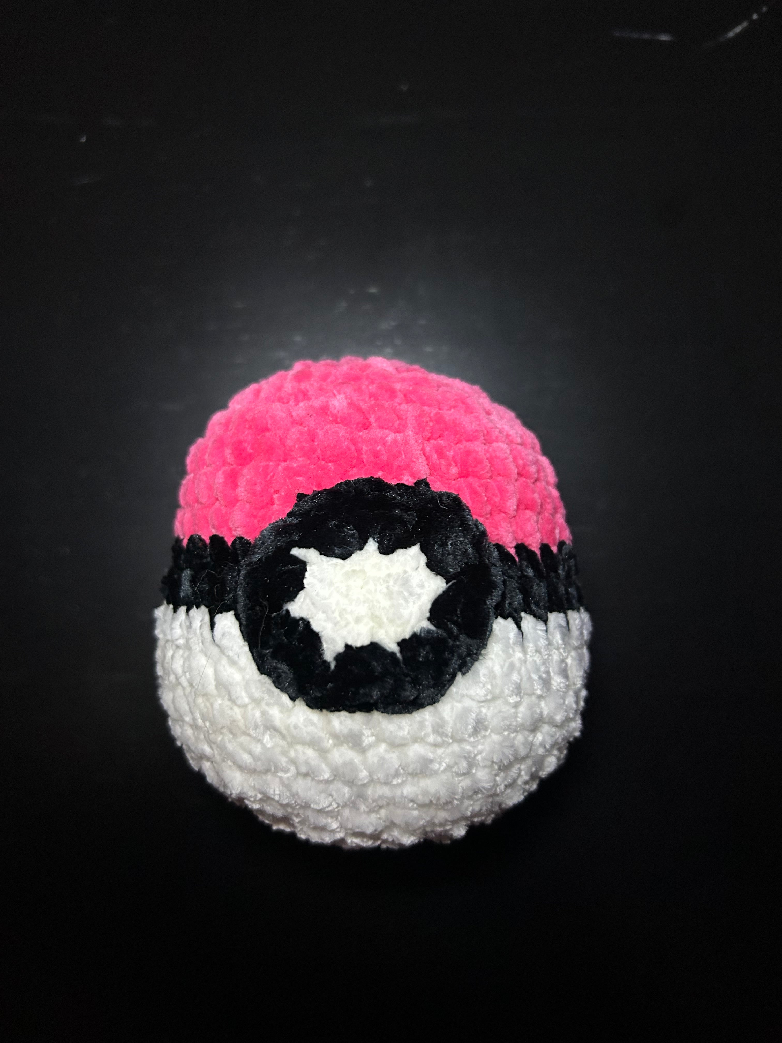 Pokeball amigurumi pink