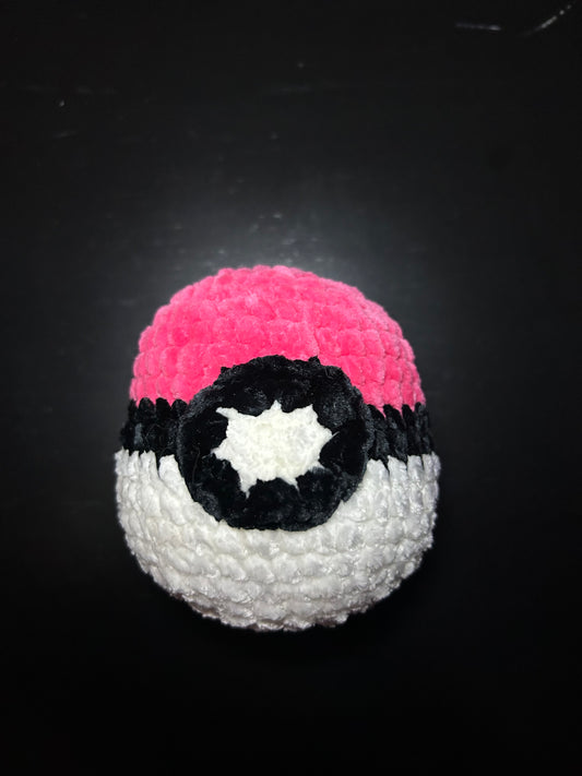 Pokeball amigurumi pink